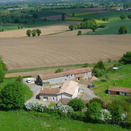 Aux Charmes D'Antan Hotel La Pommeraie-sur-Sèvre Exterior foto