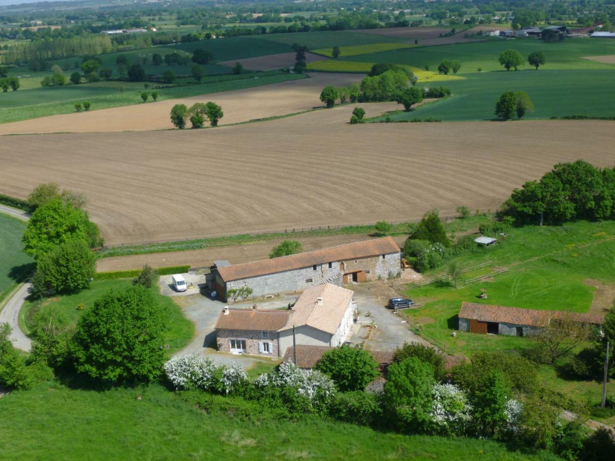 Aux Charmes D'Antan Hotel La Pommeraie-sur-Sèvre Exterior foto