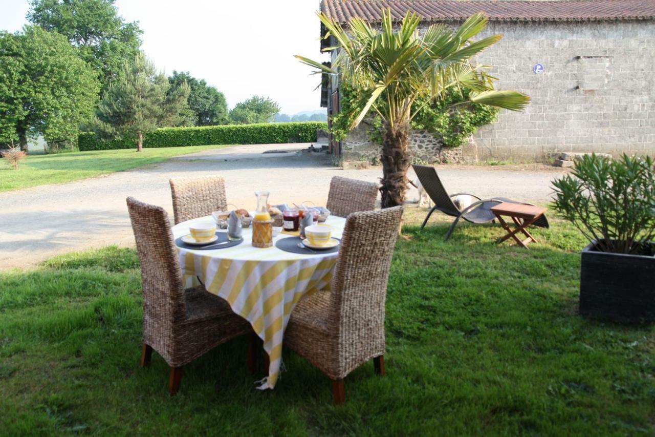 Aux Charmes D'Antan Hotel La Pommeraie-sur-Sèvre Exterior foto