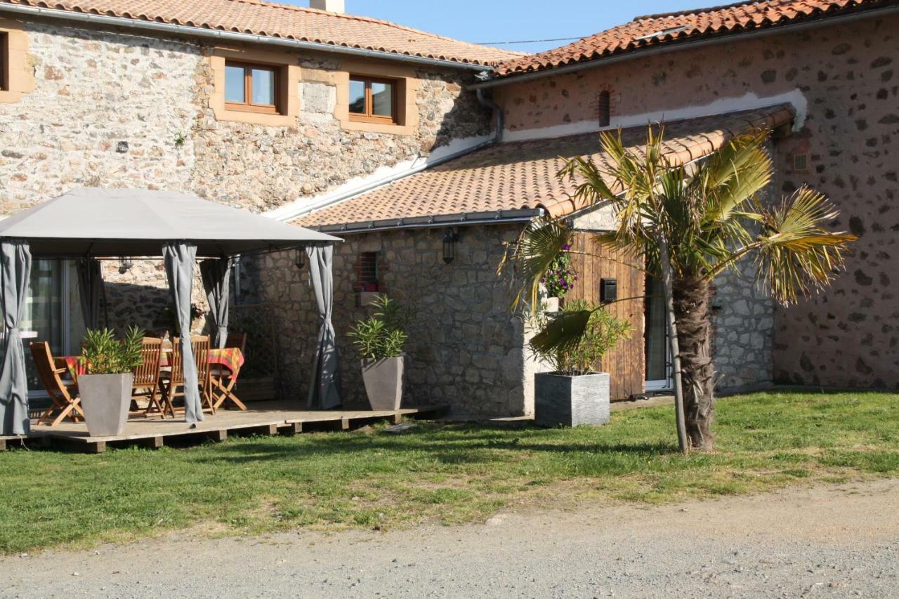 Aux Charmes D'Antan Hotel La Pommeraie-sur-Sèvre Exterior foto