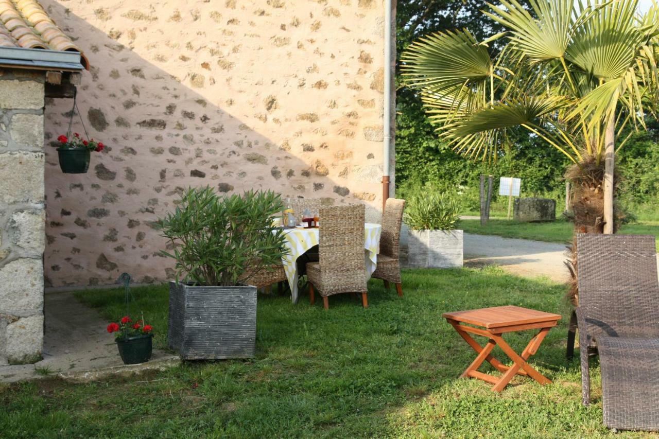 Aux Charmes D'Antan Hotel La Pommeraie-sur-Sèvre Exterior foto