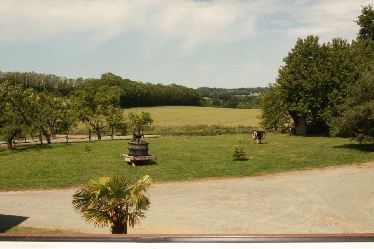 Aux Charmes D'Antan Hotel La Pommeraie-sur-Sèvre Exterior foto